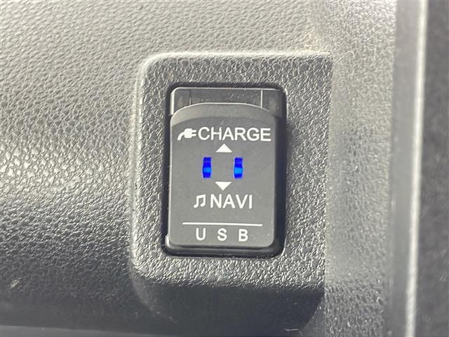 【運転席操作部】『運転席周辺の装備』の画像になります。快適なドライブを楽しむための機能が装備されています！運転席から触れるので使いやすいです！