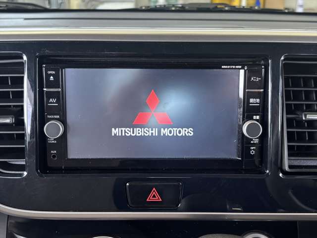 三菱純正ナビが付いています。