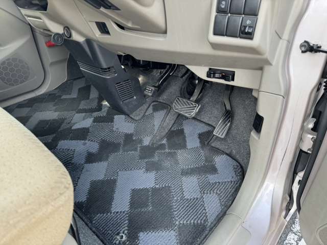新車・登録（届出）済未使用車も取り扱いございます。お客様のご要望に合わせた各種注文販売も承っております。とにかくクルマのことなら村田自動車にご相談ください！フリーダイヤル【0078-6002-156211】