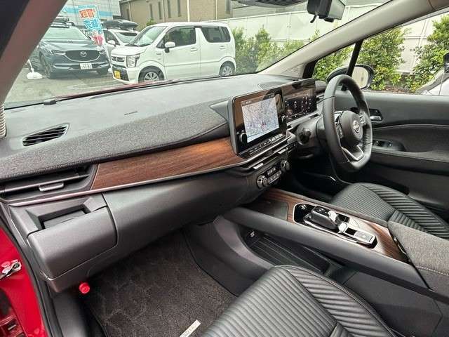 お車の外装傷、内装の状態や装備品の確認も気になる事があればいつでもお電話ください。0120-24-1411