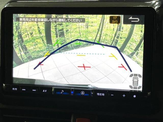 【バックカメラ】駐車時に後方がリアルタイム映像で確認できます。大型商業施設や立体駐車場での駐車時や、夜間のバック時に大活躍！運転スキルに関わらず、今や必須となった装備のひとつです！