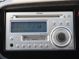 【 純正CDラジカセ装備済み・WX-484T 】AM/FMラジオの視聴・CDの再生などが可能です。
