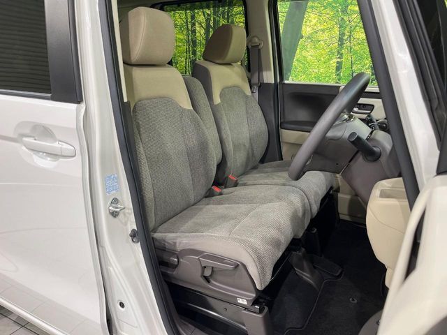 運転席シート廻りは使用感も少なく、良好な状態となっています。丁寧に使われていたことがよくわかりますね。