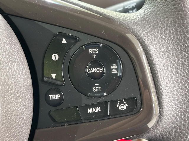 【アダプティブクルーズコントロール】高速道路での長距離走行が楽に！！自動で速度を保つクルーズコントロールが、衝突軽減システムと連携し、前方の車両を感知して車間を保つように速度調節してくれます！！