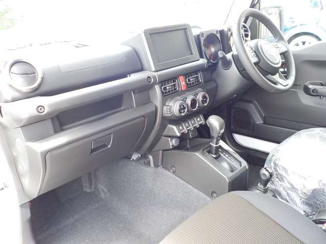 届出済未使用車です　クレジツト金利2.2％からご利用頂けます　ディーラーにて保証継承点検後お渡しします