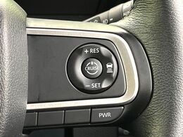 【アダプティブクルーズコントロール】高速道路での長距離走行が楽に！！自動で速度を保つクルーズコントロールが、衝突軽減システムと連携し、前方の車両を感知して車間を保つように速度調節してくれます！！