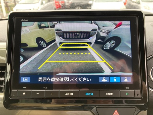 【リアカメラ】リバースに入れれば自動でナビモニターが切り換わります、面倒な操作は不要！狭い駐車場もお車を傷つけず安心ですね♪