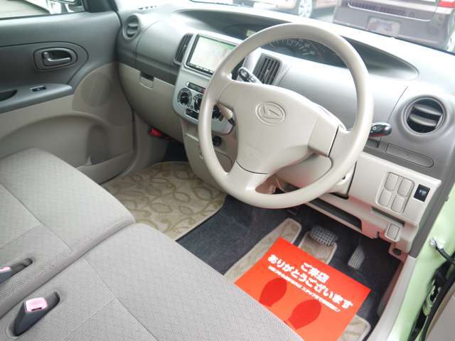 運転席廻りです！快適装備充実のお勧め車です！【(株)ミズハイオート  TEL：072-964-2715】