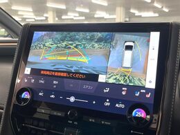 【パノラミックビューモニター】専用のカメラにより、上から見下ろしたような視点で360度クルマの周囲を確認することができます☆死角部分も確認しやすく、狭い場所での切り返しや駐車もスムーズに行えます。