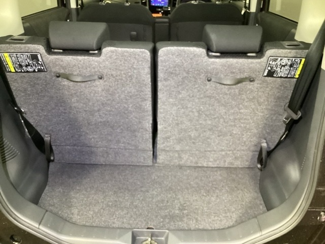 トランクの広さは、どうです、たくさんの荷物が積めますよ。
