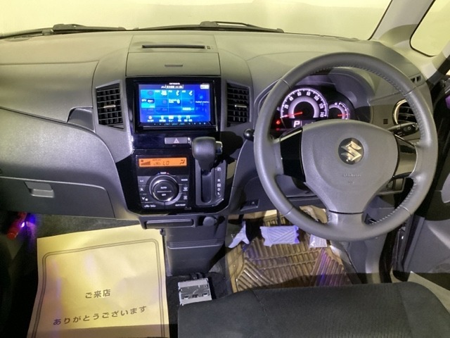 開放感のある運転席まわり！　運転席からの視界は良好です！！