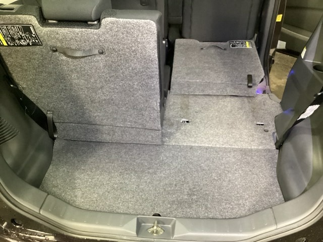 トランク荷室十分な容量あります。