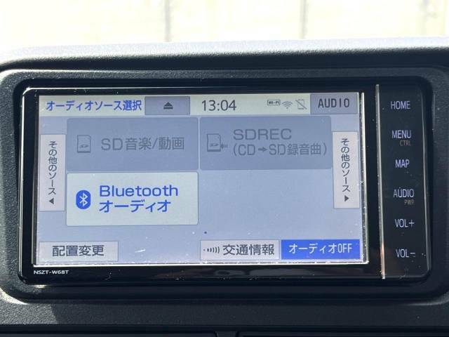 【純正ナビ】人気の純正ナビを装備。オーディオ機能も充実しており、Bluetooth接続すればお持ちのスマホやMP3プレイヤーの音楽を再生可能！毎日の運転がさらに楽しくなります！！