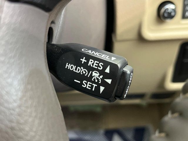 【レーダークルーズコントロール】高速道路での長距離走行が楽に！！自動で速度を保つクルーズコントロールが、衝突軽減システムと連携し、前方の車両を感知して車間を保つように速度調節してくれます！！