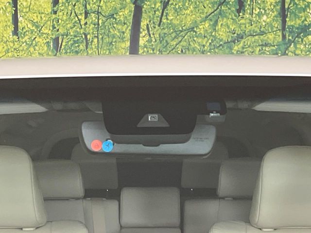 【トヨタセーフティセンス】走行中に前方の車両等を認識し、衝突しそうな時は警報とブレーキで衝突回避と被害軽減をアシスト。より安全にドライブをお楽しみいただけます。