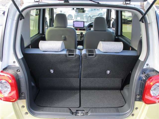 リヤラゲージスペースです。リヤシートをスライドさせる事も出来ます。