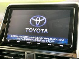 【純正9型ナビ】人気の純正ナビを装備。オーディオ機能も充実しており、Bluetooth接続すればお持ちのスマホやMP3プレイヤーの音楽を再生可能！毎日の運転がさらに楽しくなります！！