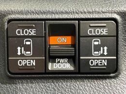 【両側パワースライドドア】スマートキーや運転席のスイッチで後席両側スライドドアの開閉が可能♪電動だから力を入れてドアを開ける必要が無く、小さなお子様でも簡単に開け閉めでき快適です♪