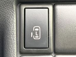 【パワースライドドア】スマートキーや運転席のスイッチでスライドドアの開閉が可能♪電動だから力を入れてドアを開ける必要が無く、小さいお子様でも、重い荷物を持っている時もラクに開け閉めできます♪