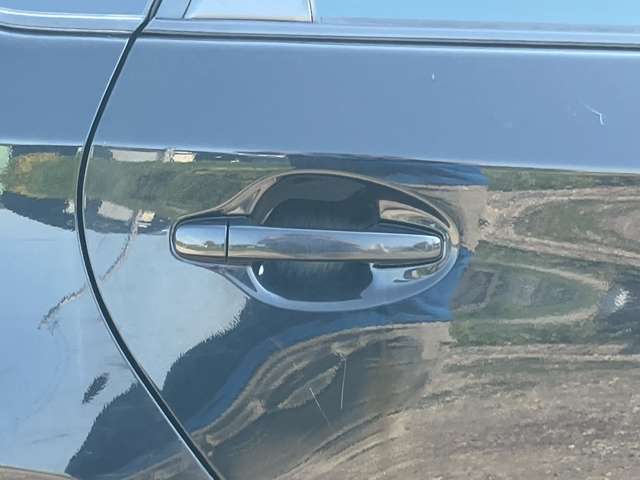 お車の状態は内外装共にとても綺麗な状態を保っておりますので私共でも自信を持ってお薦め出来る1台です！！同年式のお車と比べますと、大事にお乗りだった事を実感して頂けるはずです♪