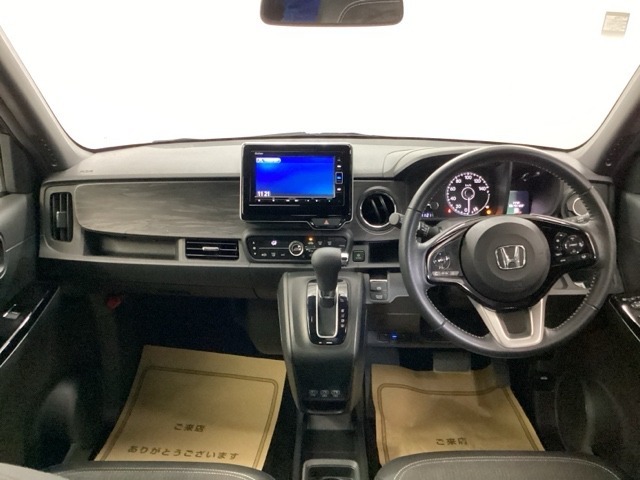 機能的なコックピット。快適な運転を楽しめますよ♪