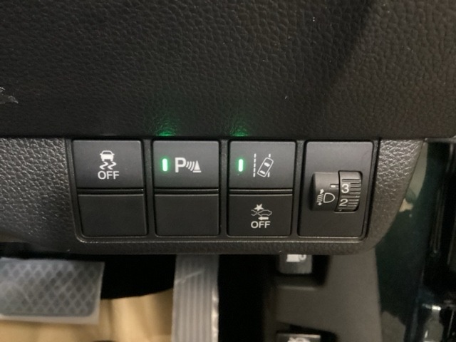 急ハンドル時などに起こる横すべりを制御するVSAを搭載！
