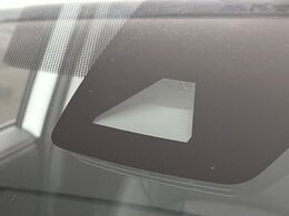 【トヨタセーフティセンス】走行中に前方の車両等を認識し、衝突しそうな時は警報とブレーキで衝突回避と被害軽減をアシスト。より安全にドライブをお楽しみいただけます。