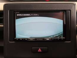 バックモニター付きですので、狭い駐車場でも安心ですね。