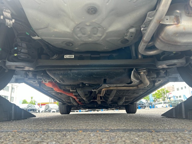 ■弊社では全車プロの専門業者によるルームクリーニングを実施しています！■室内の細かい所からエンジンルームまでキレイになった状態でお渡しいたします■
