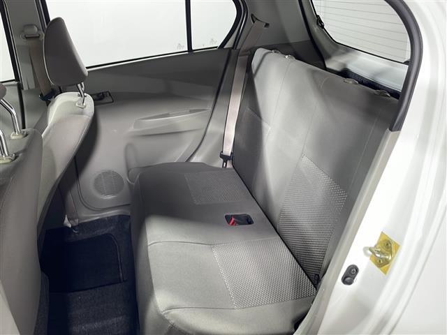 【後部座席】後席もゆったりドライブを楽しめます。ガリバーでご購入いただきましたら、内外装はプロこだわりのクリーニングで清潔なおクルマでご納車させていただきます！店舗での現車確認も承っています！