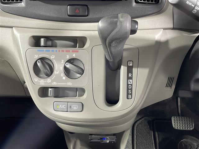 【シフトレバー】シフトも操作しやすく快適なドライブを楽しんでいただけます！