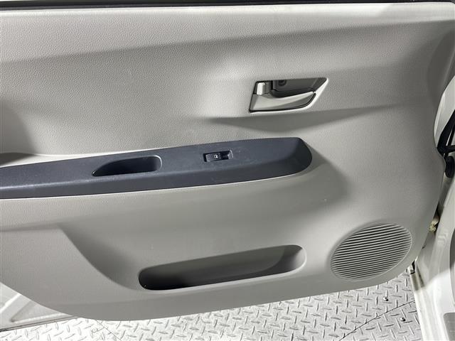 【窓操作部】軽い力で、窓を開けたり閉めたりすることができます！掲載箇所以外にご希望の写真がございましたら、お気軽にお問い合わせ下さい！メールや郵送でお送りさせていただきます。