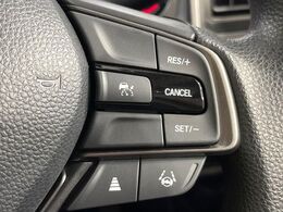 【アダプティブクルーズコントロール】高速道路での長距離走行が楽に！！自動で速度を保つクルーズコントロールが、衝突軽減システムと連携し、前方の車両を感知して車間を保つように速度調節してくれます！！