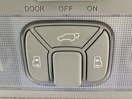 【両側パワースライドドア】スマートキーや運転席のスイッチで後席両側スライドドアの開閉が可能♪電動だから力を入れてドアを開ける必要が無く、小さなお子様でも簡単に開け閉めでき快適です♪