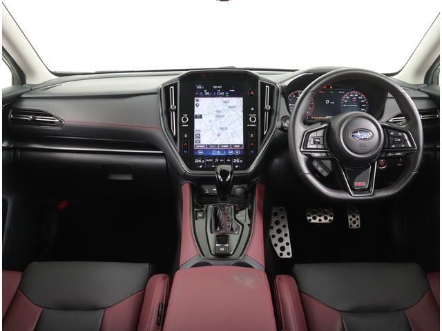 ドライバーが運転以外のことに気を遣うことなく、疲れにくく、安心・集中して運転ができる。SUBARUは視界設計をはじめ、操作パネルやシートのデザインなど細部にまでこだわっています。