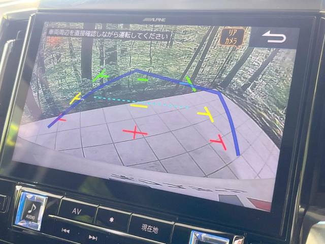 【バックカメラ】駐車時に後方がリアルタイム映像で確認できます。大型商業施設や立体駐車場での駐車時や、夜間のバック時に大活躍！運転スキルに関わらず、今や必須となった装備のひとつです！