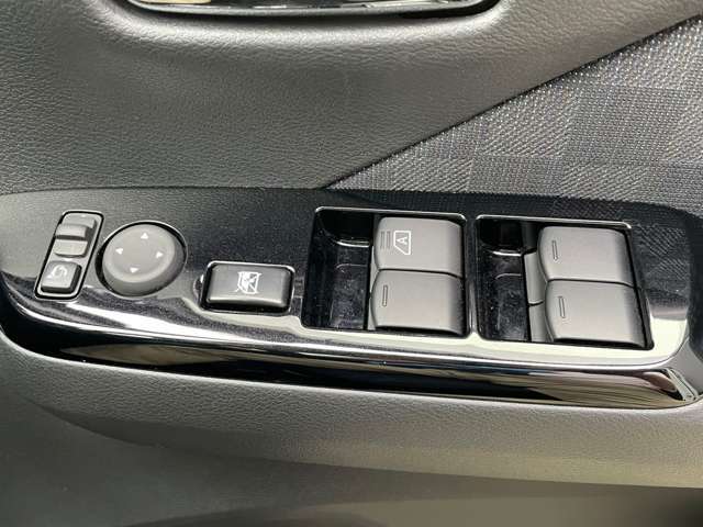 パワーウィンドウのスイッチです