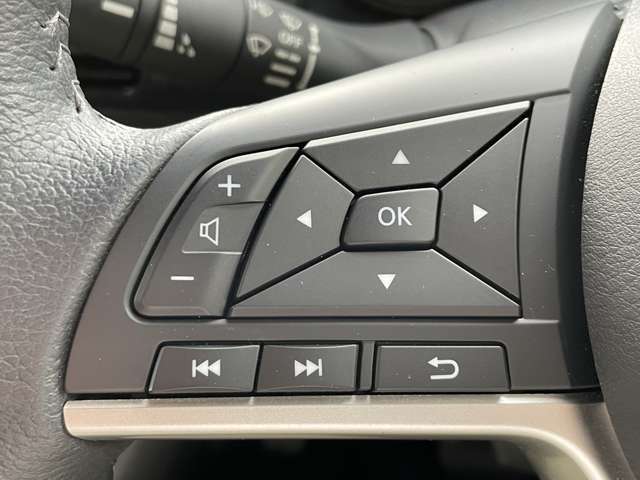 ステアリングスイッチです