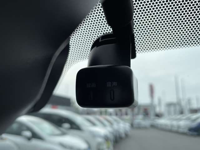煽り運転対策に！前後ドライブレコーダーです