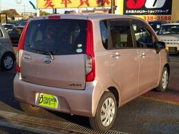 バックドアは上に開くタイプでなく、横に開くタイプでバックドアを少し開ける事もできるので後ろが狭い所での荷物の積み下ろしも容易にできます。