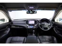 とにかく大変キレイな内装です。是非一度お車をご覧ください。欲しくなります！！嫌いな臭いもありません。内装も高級車仕様になっていて素晴らしいですね！