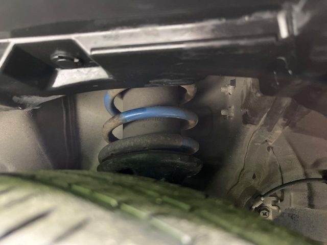 お車を安心してお乗りいただく為には、足回りの定期点検が欠かせません。サービスサポート（有償保証）では無料点検もご提供しており、安心のカーライフをお過ごしいただけるサポート体制が整っています。