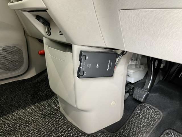 ETC車載器付きです♪高速道路をスイスイと通過！で、キャシュレス！クルマは料金所をノンストップで通過することができます☆