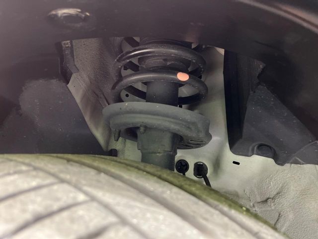 お車を安心してお乗りいただく為には、足回りの定期点検が欠かせません。サービスサポート（有償保証）では無料点検もご提供しており、安心のカーライフをお過ごしいただけるサポート体制が整っています。