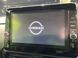 【純正9インチナビ】人気の純正ナビを装備しております。ナビの使いやすさはもちろん、オーディオ機能も充実！キャンプや旅行はもちろん、通勤や買い物など普段のドライブも楽しくなるはず♪