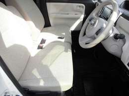 当店では女性にも優しいく安心して車選びができる♪お店作りを目指しております(^^♪車に関する事は何でもご相談下さい(^^♪明るい商談ルーム！でお迎えします♪