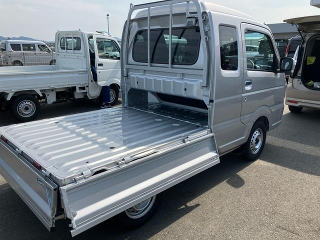 キャビン下を使って荷台フロア長1，975mmを確保。長尺物も積載OK！