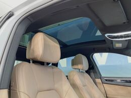 ●サンルーフ：開放感たっぷりの希少装備、サンルーフが装着されています！車内に明かりを取り入れたり景色を楽しむ以外にも、車内の空気も簡単に換気できて快適です！