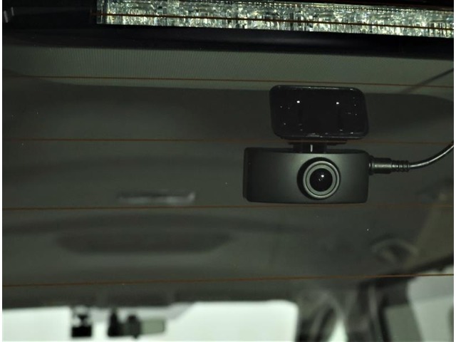 リヤ用ドライブレコーダー装備！これがあれば、相手方が危険運転をしてきた場合などでも客観的に証明でき、事故や事件の直接的な証拠の確保にも生り得ます。