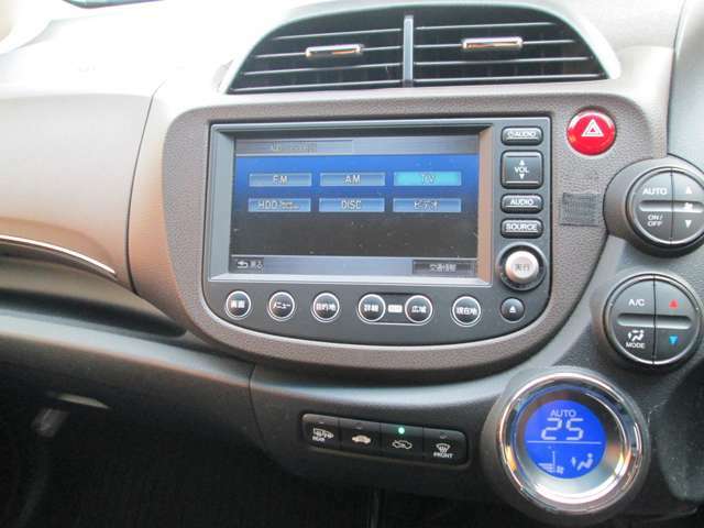 「ナビプレミアムセレクション」は、Honda HDDインターナビシステム、ETC車載器、VSA（ABS＋TCS＋横すべり抑制）、シートヒーターなど快適装備